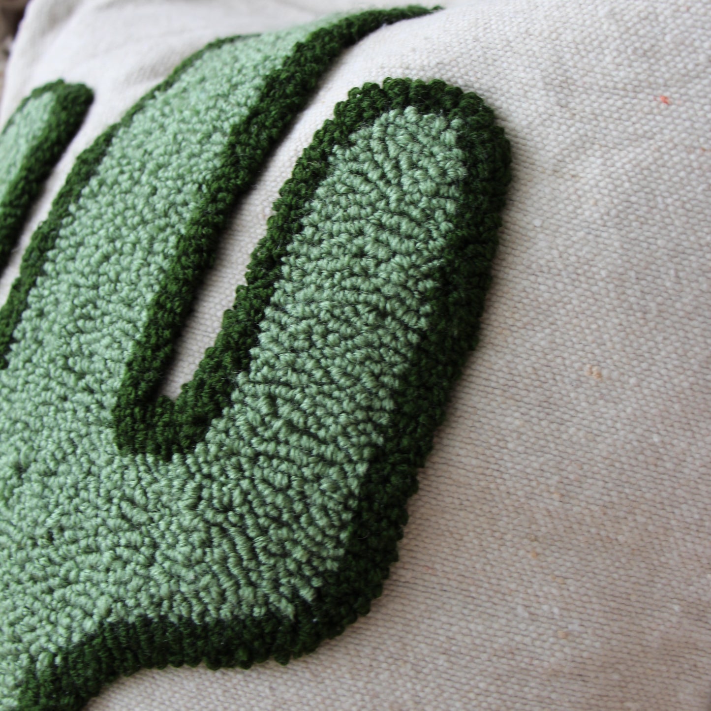 Housse de Coussin Cactus Brodé à la Main